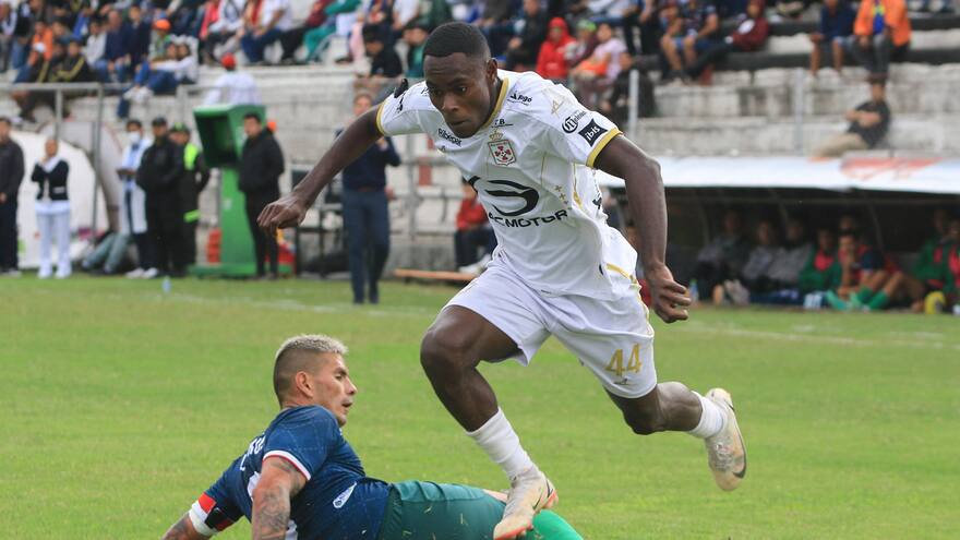 Fallece el futbolista colombiano Guillermo Denis Beltrán en medio de un entrenamiento de su equipo en Bolivia