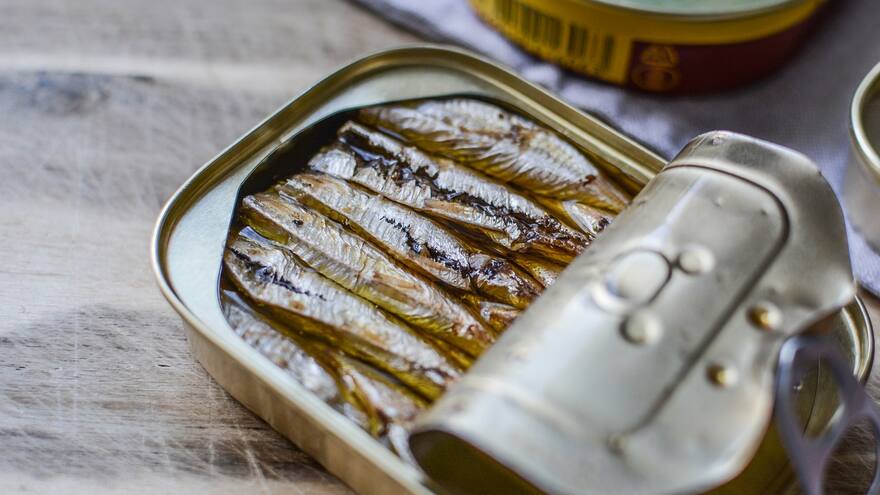 ¿Qué tan saludable es comer sardinas en lata?
