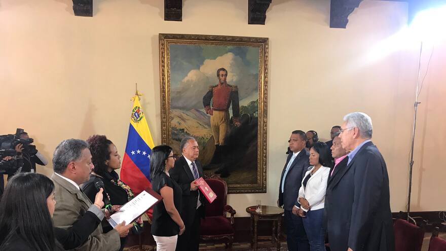 Cuatro gobernadores opositores se juramentan y subordinan ante Constituyente venezolana