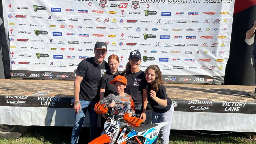 Bruno, el hijo de la ‘Titi’ que se destaca en el motocross