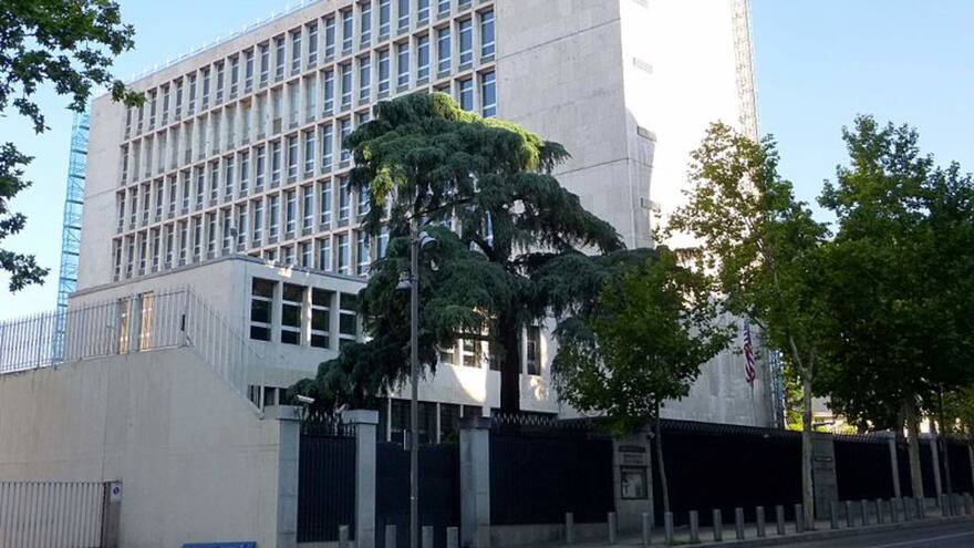 Interceptan sobre sospechoso en la embajada de Estados Unidos en Madrid, España