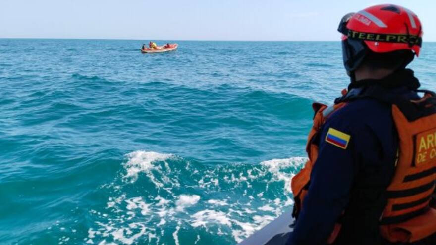 Continúa búsqueda de un niño y un adulto desaparecidos en embarcación en La Guajira