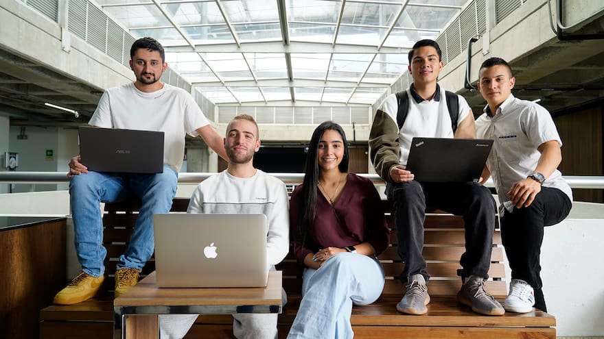 La teoría y la práctica se fusionan para hacerte un mejor profesional