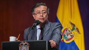 Petro criticó a Bruce Mac Master y expuso el por qué declararía emergencia económica