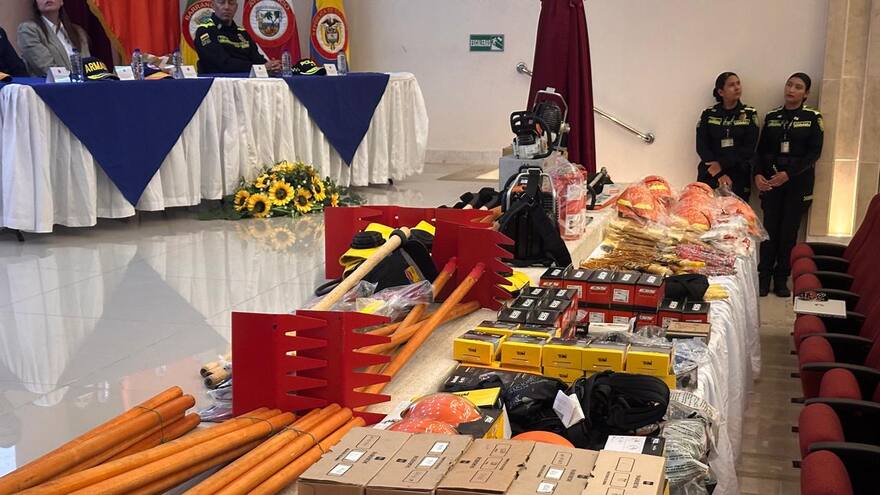 Gobierno Nacional entrega dotación a la Defensa Civil del Atlántico