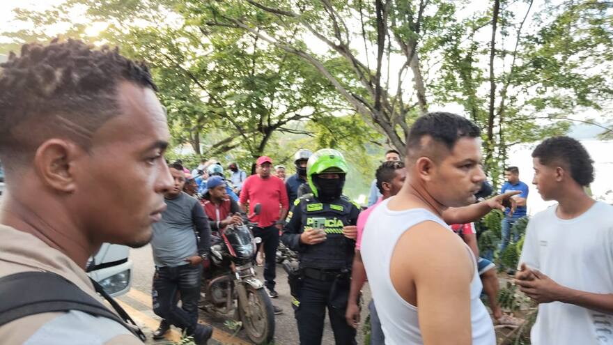 Comunidad de Santa Cruz levantó bloqueo en vía a Luruaco tras diálogo con el alcalde