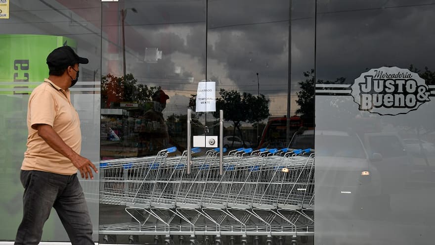 Incertidumbre entre empleados por el cierre de Justo & Bueno