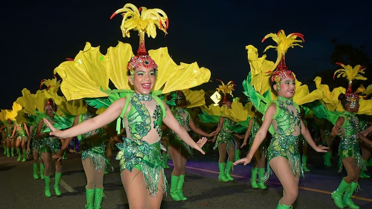 Los disfraces y la alegría se tomaron el Gran Malecón en el desfile de Cantores Killeros