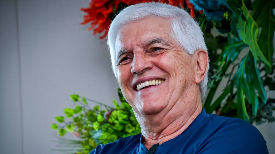 'Hinojoza juega bien, pero tiene que moverse más': Julio Comesaña