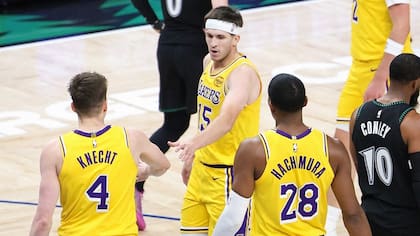 Reaves salva a los Lakers sobre bocina, Bulls siguen invictos y Aldama firma doble-doble