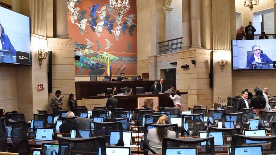 Reducción de las vacaciones a congresistas pasa su último debate