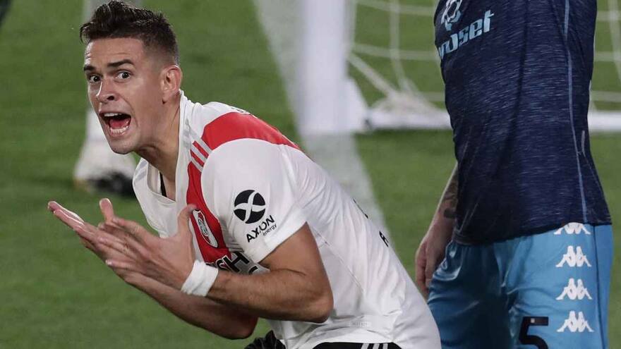 Santos Borré, entre los 10 contagiados de covid en River antes del superclásico con Boca