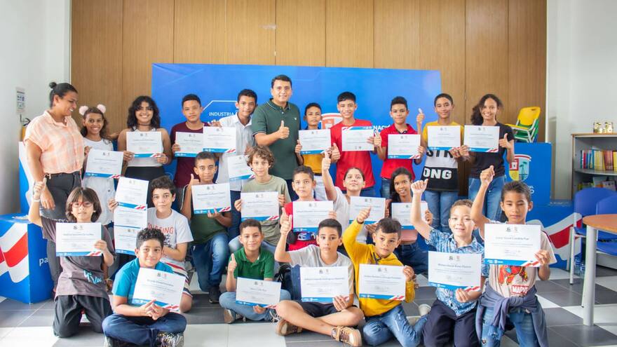 Capacitan a 60 niños y jóvenes para crear videojuegos en Palmar de Varela