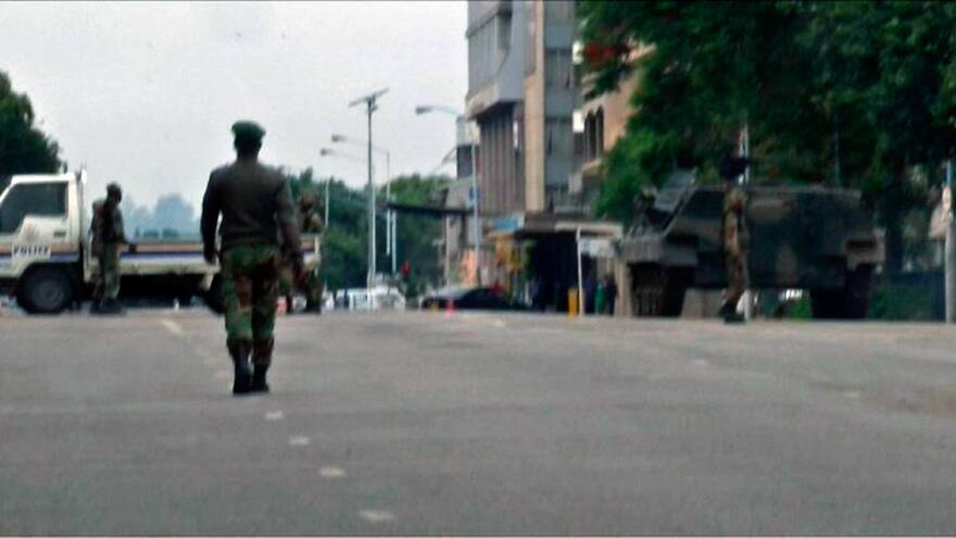 Incierto futuro de Mugabe en Zimbabue tras golpe de Estado